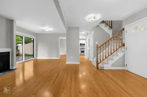 53 Briarwood Square Indian Head Park IL 60525