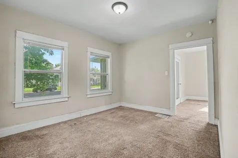 236 15TH Avenue East Moline IL 61244