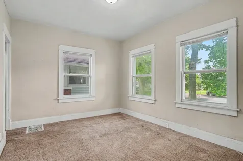 236 15TH Avenue East Moline IL 61244