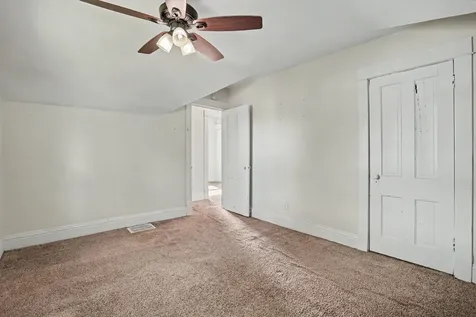 236 15TH Avenue East Moline IL 61244