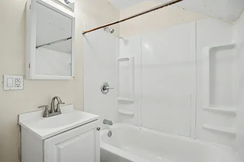 236 15TH Avenue East Moline IL 61244