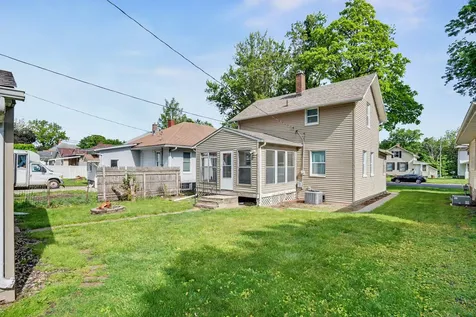 236 15TH Avenue East Moline IL 61244