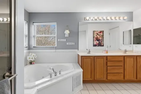 241 Ashcroft Lane Oswego IL 60543