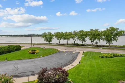 4412 River Drive Moline IL 61265