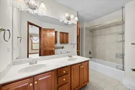 261 Johnson Woods Drive Batavia IL 60510