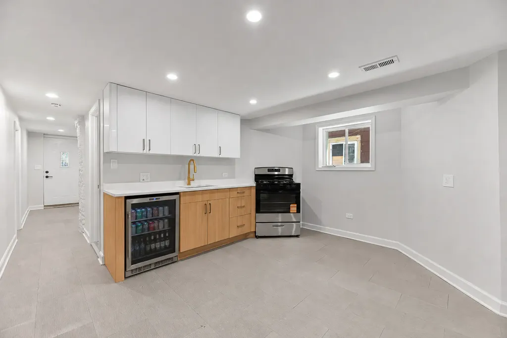 929 North Latrobe Avenue Chicago IL 60651