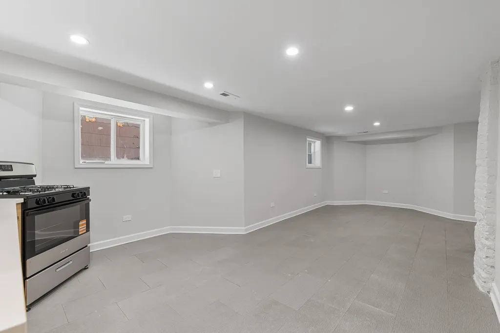 929 North Latrobe Avenue Chicago IL 60651