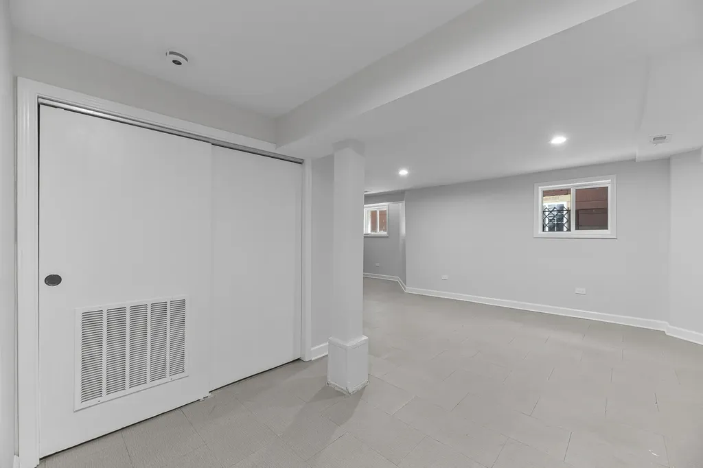 929 North Latrobe Avenue Chicago IL 60651