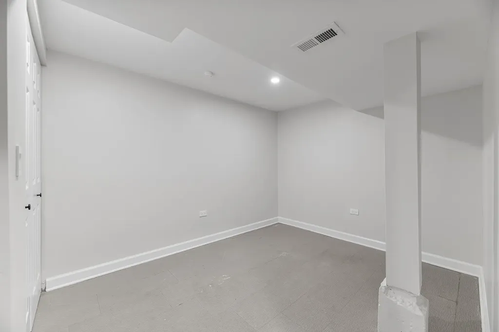929 North Latrobe Avenue Chicago IL 60651