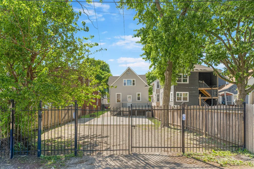 929 North Latrobe Avenue Chicago IL 60651