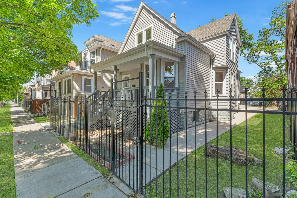929 North Latrobe Avenue Chicago IL 60651
