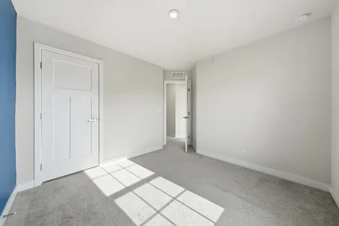 72 Nicholas Drive E Des Plaines IL 60016