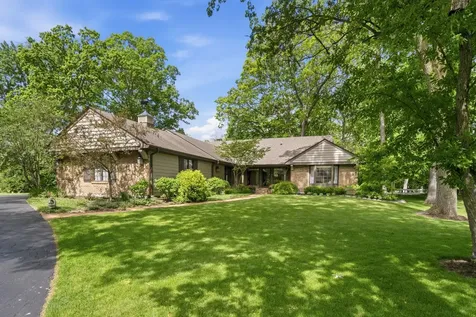 206 Surrey Lane Lincolnshire IL 60045