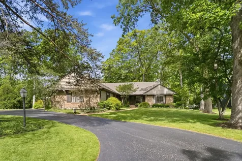 206 Surrey Lane Lincolnshire IL 60045