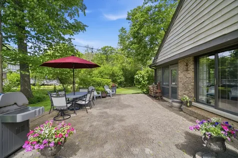 206 Surrey Lane Lincolnshire IL 60045