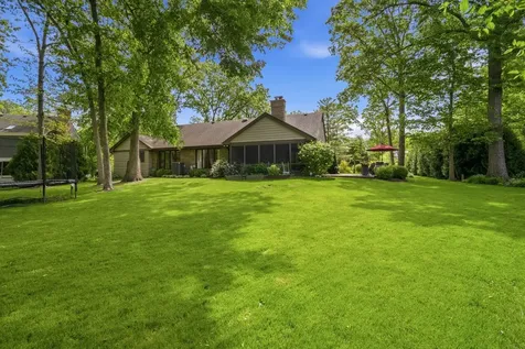 206 Surrey Lane Lincolnshire IL 60045