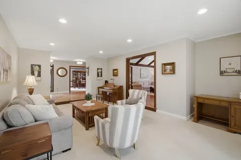 206 Surrey Lane Lincolnshire IL 60045