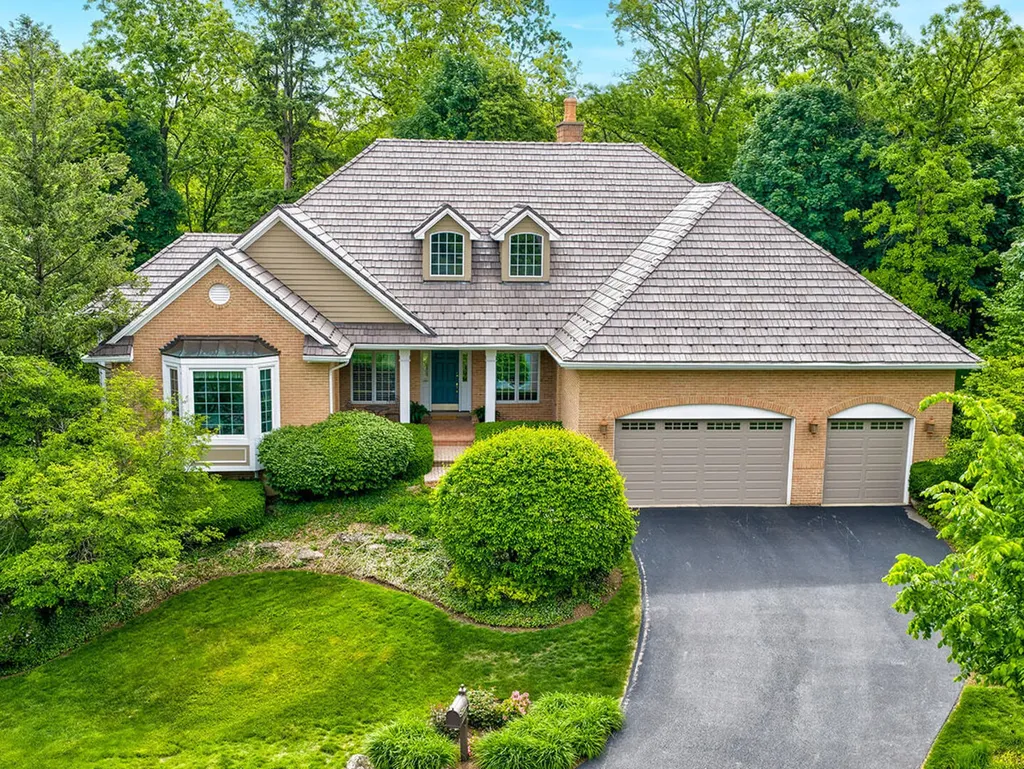 21739 West Jupiter Court Mundelein IL 60060
