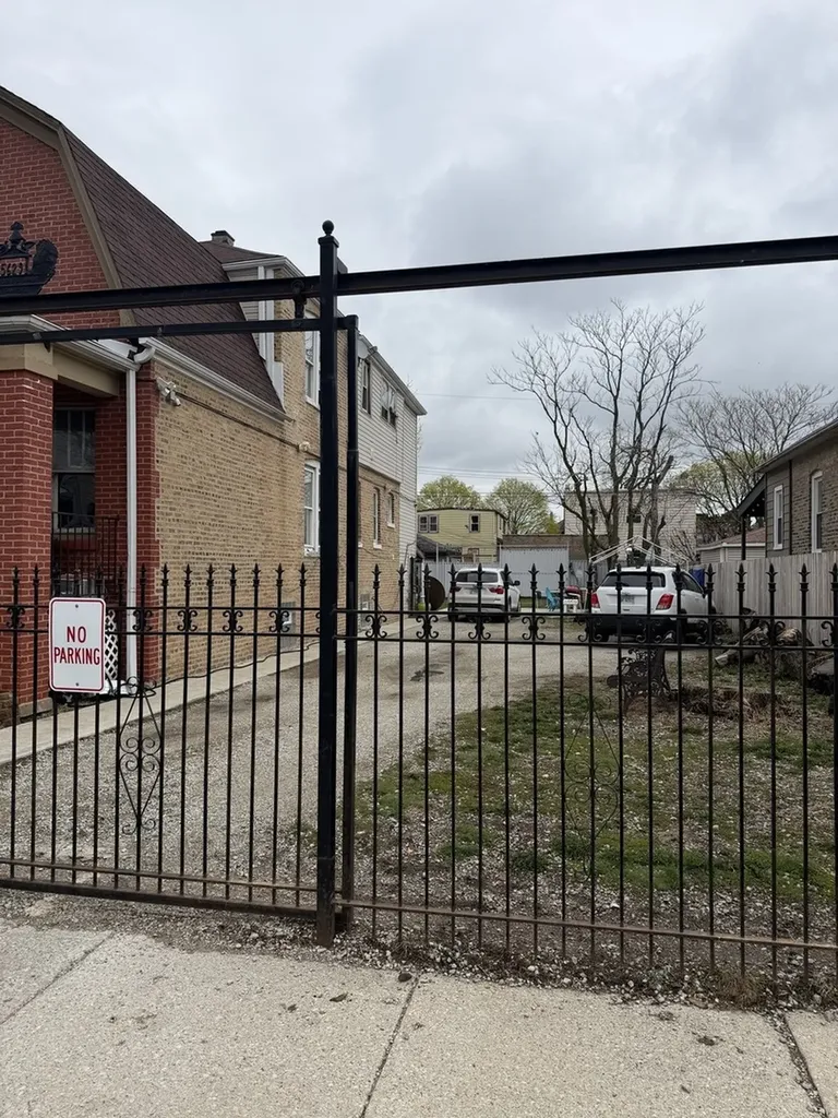 5629 South Campbell Avenue Chicago IL 60629