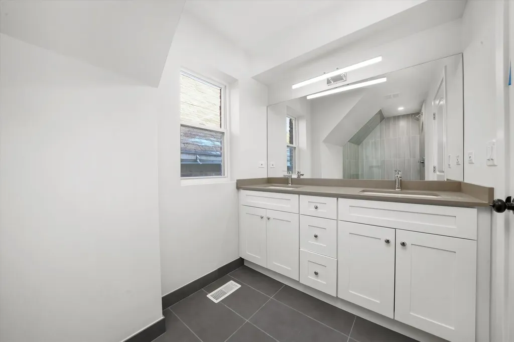 7356 South Kenwood Avenue Chicago IL 60619