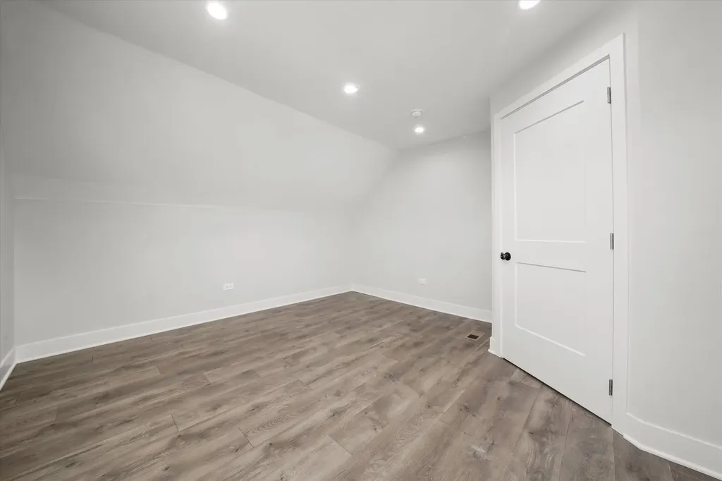 7356 South Kenwood Avenue Chicago IL 60619