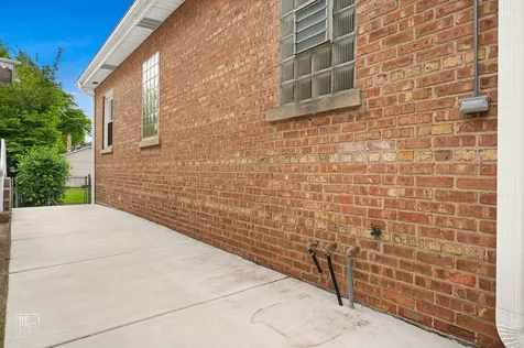 10016 South Clifton Park Avenue Evergreen Park IL 60805