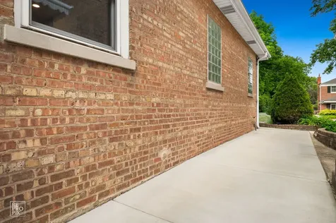 10016 South Clifton Park Avenue Evergreen Park IL 60805