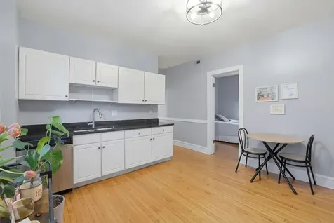 1900 West Oakdale Avenue Chicago IL 60657