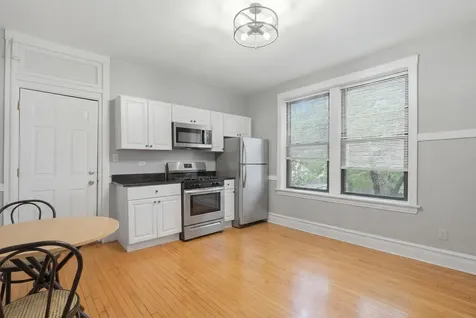 1900 West Oakdale Avenue Chicago IL 60657