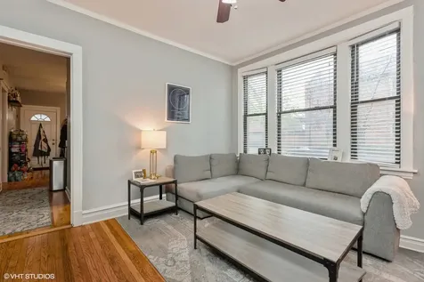 1900 West Oakdale Avenue Chicago IL 60657
