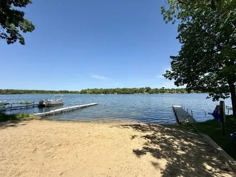 139 North Crooked Lake Lane Lindenhurst IL 60046