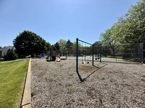 139 North Crooked Lake Lane Lindenhurst IL 60046