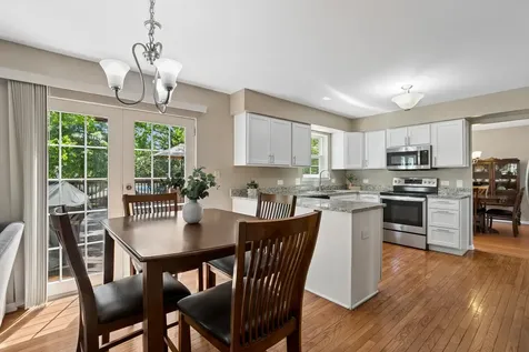 139 North Crooked Lake Lane Lindenhurst IL 60046
