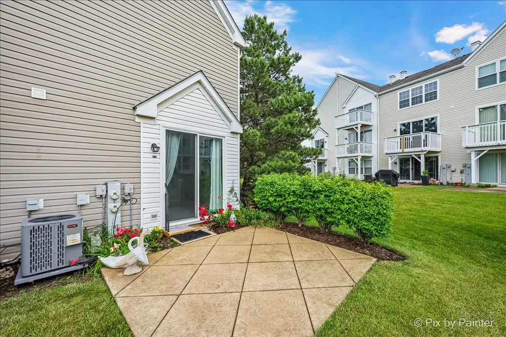 327 Gazebo Lane Lombard IL 60148