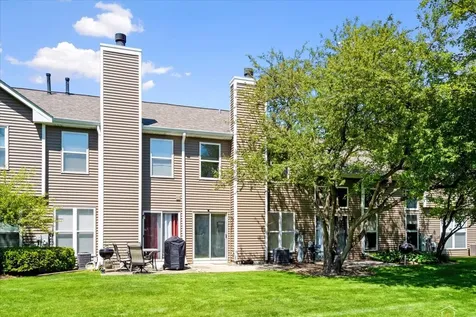 1242 Shawford Way Elgin IL 60120