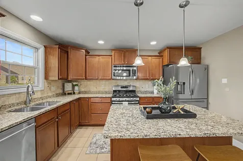 1724 Dunraven Road Bloomington IL 61704