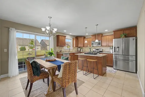 1724 Dunraven Road Bloomington IL 61704