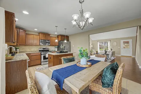 1724 Dunraven Road Bloomington IL 61704