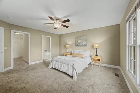 1724 Dunraven Road Bloomington IL 61704