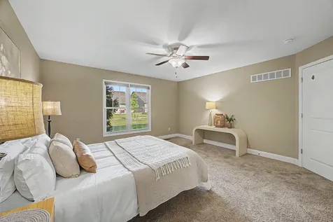 1724 Dunraven Road Bloomington IL 61704