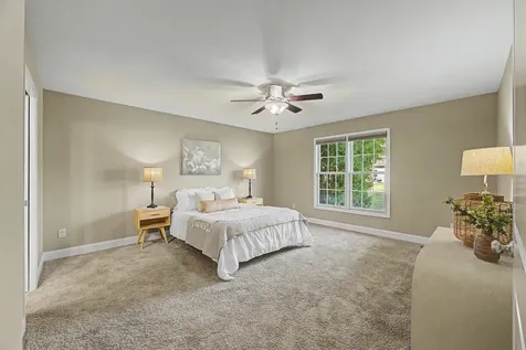 1724 Dunraven Road Bloomington IL 61704