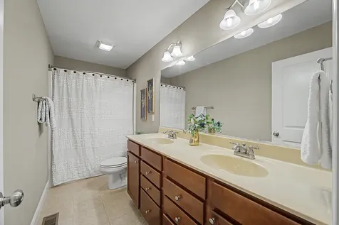 1724 Dunraven Road Bloomington IL 61704