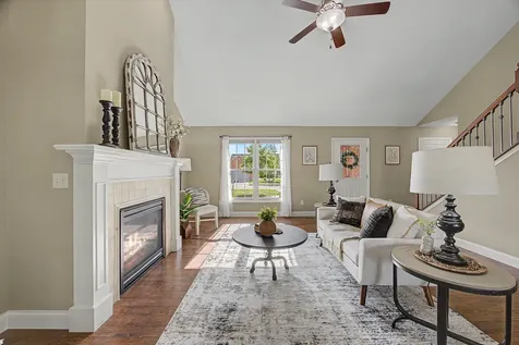 1724 Dunraven Road Bloomington IL 61704