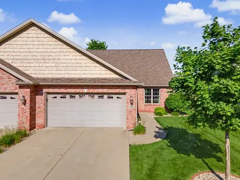 1724 Dunraven Road Bloomington IL 61704