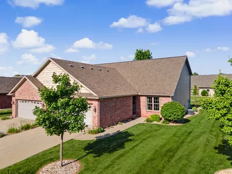 1724 Dunraven Road Bloomington IL 61704