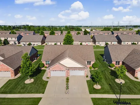 1724 Dunraven Road Bloomington IL 61704