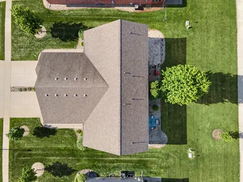 1724 Dunraven Road Bloomington IL 61704