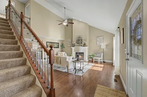 1724 Dunraven Road Bloomington IL 61704