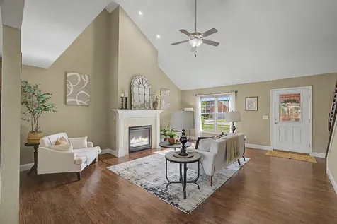 1724 Dunraven Road Bloomington IL 61704