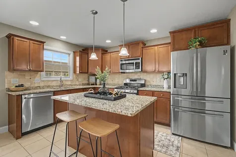 1724 Dunraven Road Bloomington IL 61704